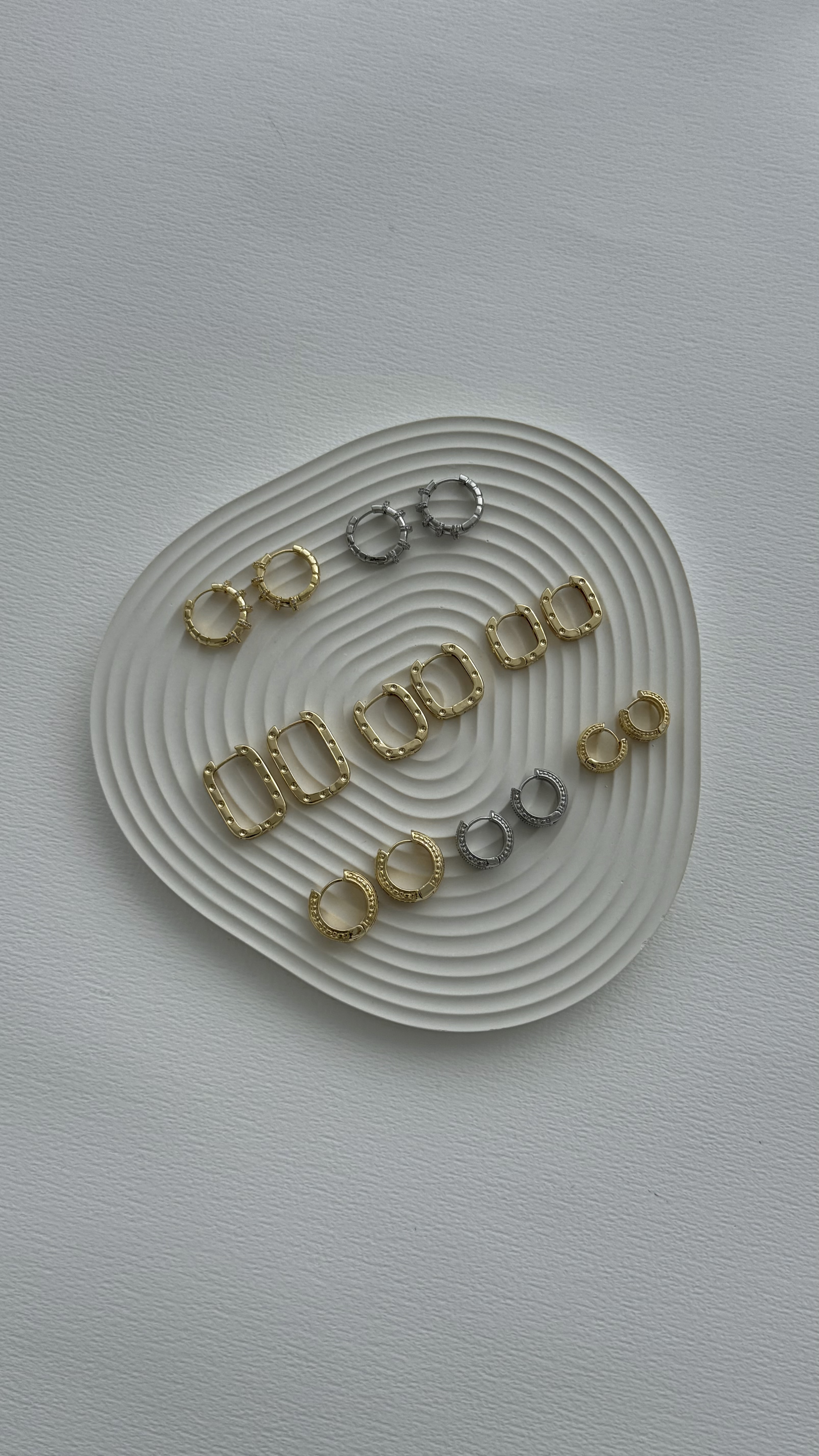 ÖZEL SERİ ZİRKON TAŞLI MİNİ YUVARLAK VE KARE HALKA KÜPE KOMBİNLERİ